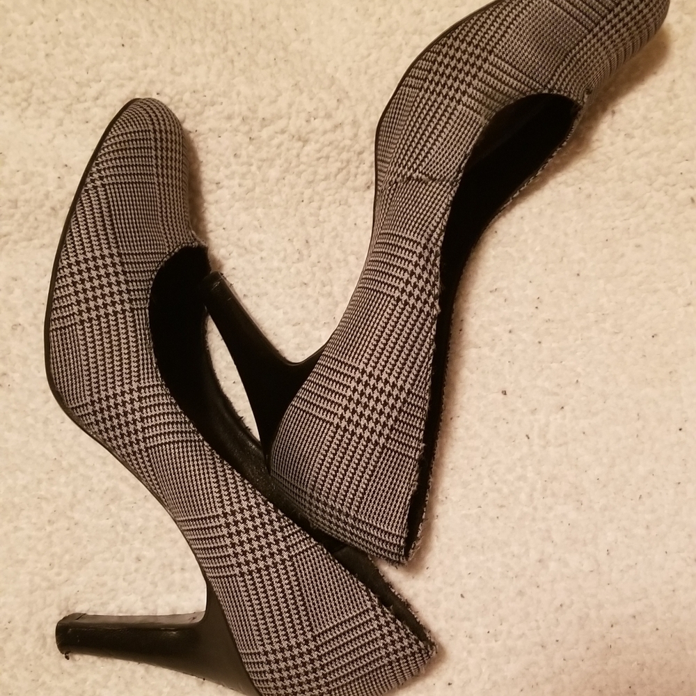 Womens pumps